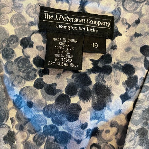 The J. Peterman Company : 100% Silk wrap dress with blue floral print 16 - Picture 6 of 6